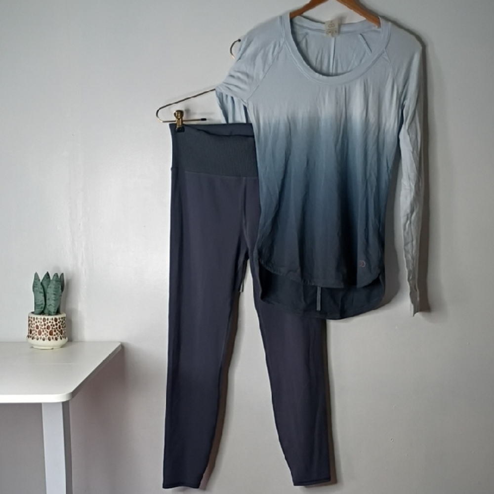 Vuori Blue Leggings